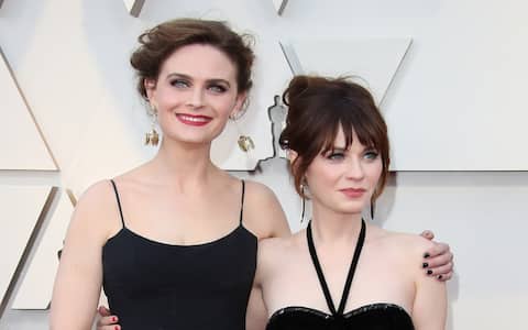 HOLLYWOOD, CA - FEBRUARY 24: Emily Deschanel and Zooey Deschanel attend the 91st Annual Academy Awards at Hollywood and Highland on February 24, 2019 in Hollywood, California. (Photo by Dan MacMedan/Getty Images)