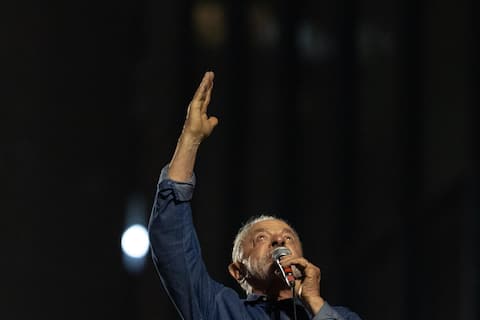 epa13332179 Brazilian President Luiz Inacio Lula da Silva, who won the runoff election with 51.79 percent of the vote, compared to 48.21 percent for far-right Senator Flavio Bolsonaro, speaks to supporters in Sao Paulo, Brazil, 25 October 2026.  EPA/ISAAC FONTANA
